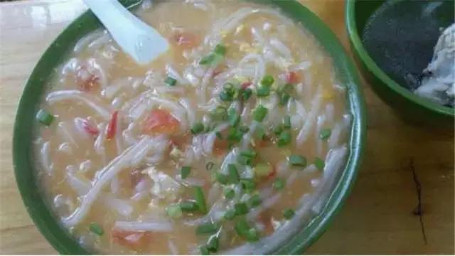 糊汤豆皮糊汤豆皮 豆皮的另一种吃法,在夜市较为常见.