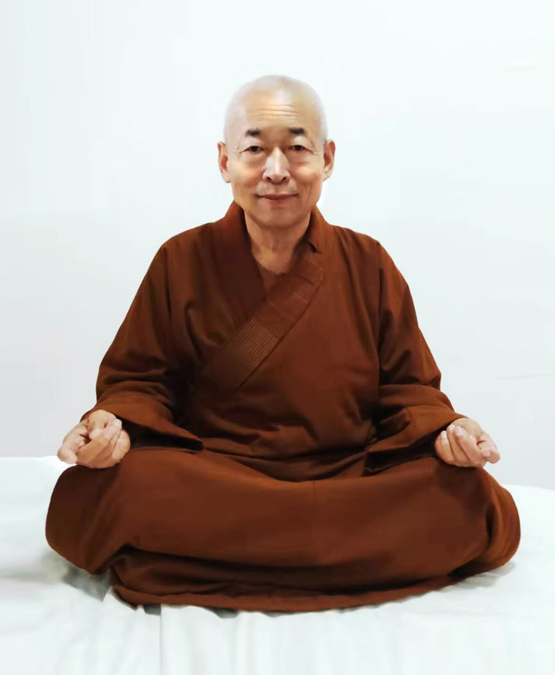 公司的时候,经恩师冯成平先生介绍,他们结识了自己的"师爷"释海龙大师