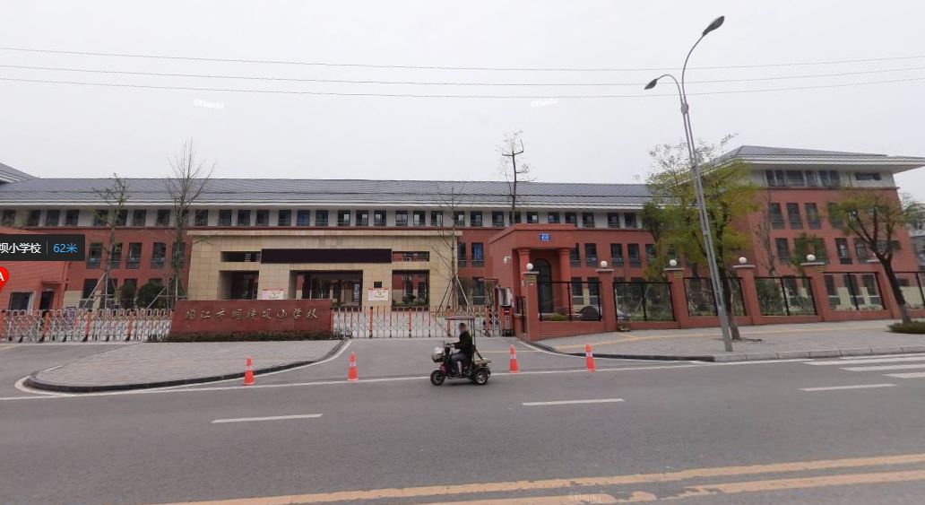内江市桐梓坝小学02出校门右转,往大路口方向,走过天桥会有比较多合适