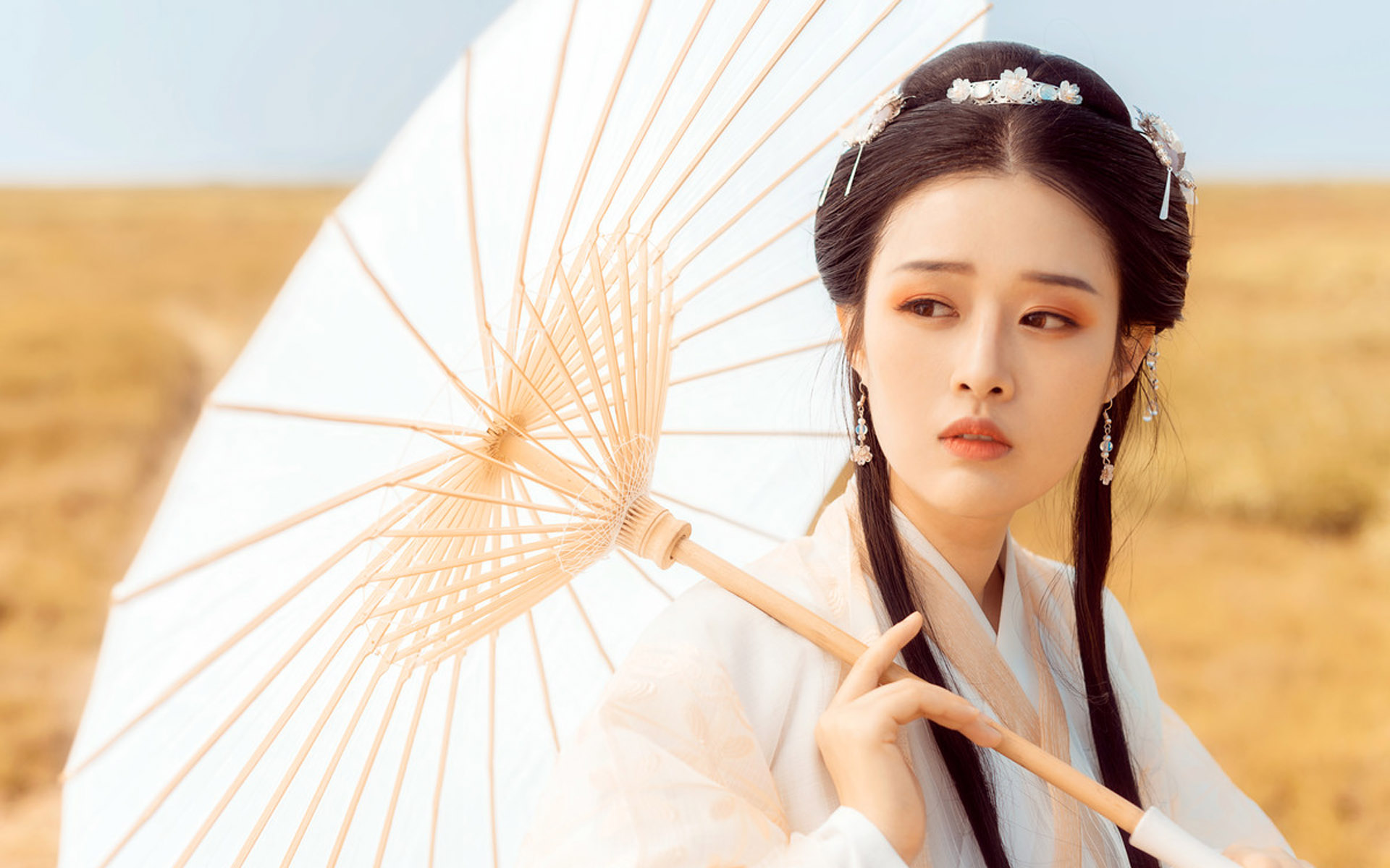 面对喜欢的人,付出真心却得不到回应,便会陷入暗恋的三大生肖