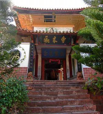 黑井古镇有座飞来寺居于绝壁处登山健身的好去处