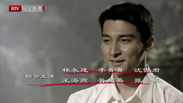 王雷王雷大家肯定都比较熟悉了,剧中,他饰演了佟志和文丽的儿子佟思博