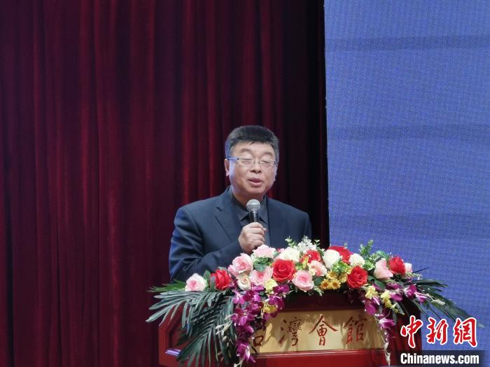 图为来自台湾的中国文化大学教授邱毅分享对"九二共识"的看法.