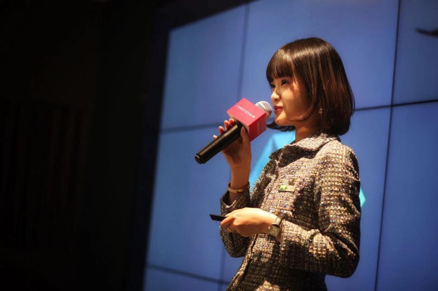 六大权益的分享左:零售银行及财富管理业务华东区总经理 任艳莉女士中