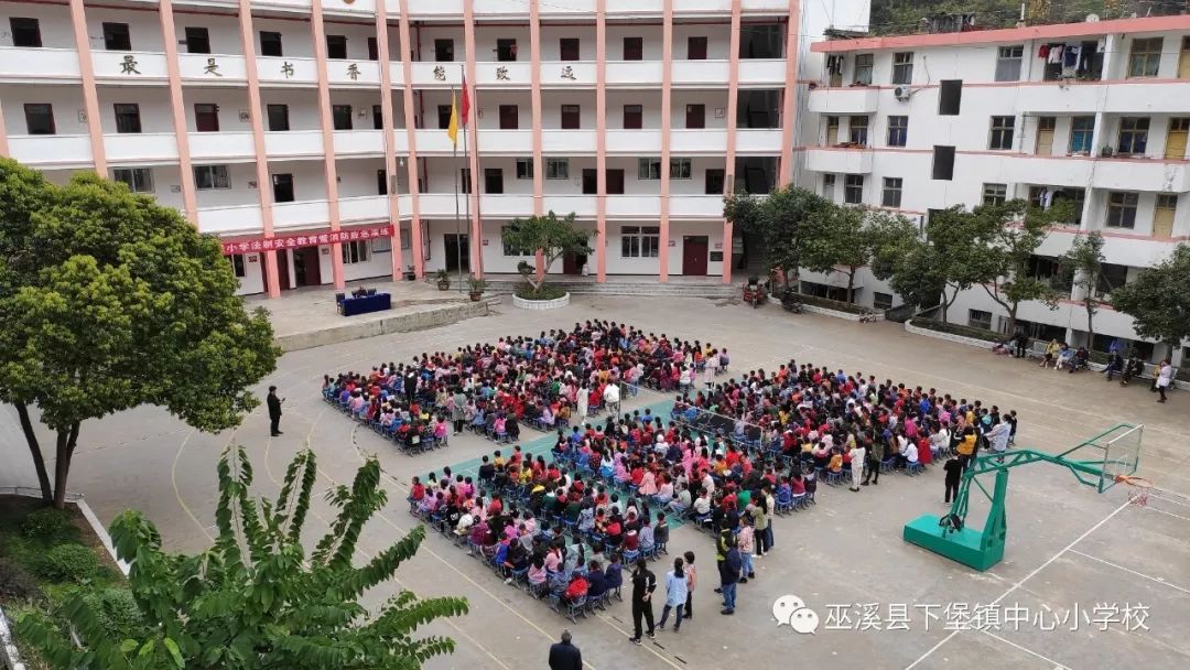 下堡小学举行2019年秋季法制安全教育暨消防应急演练活动