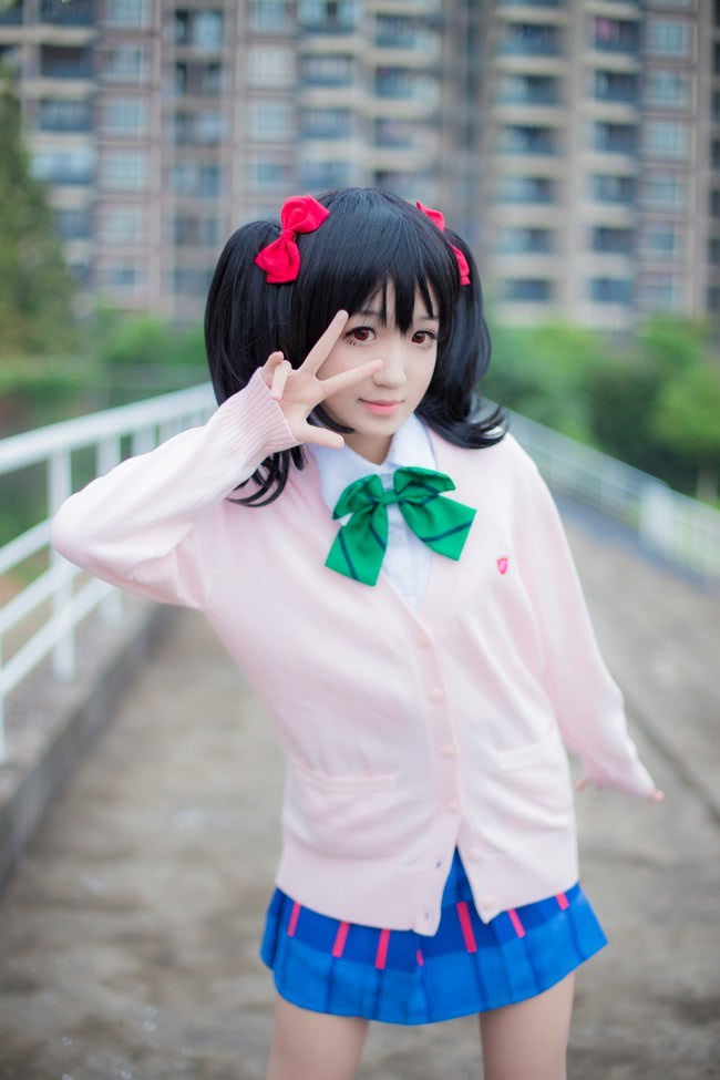 矢泽妮可角色扮演唯美可人的小妹妹气质高雅