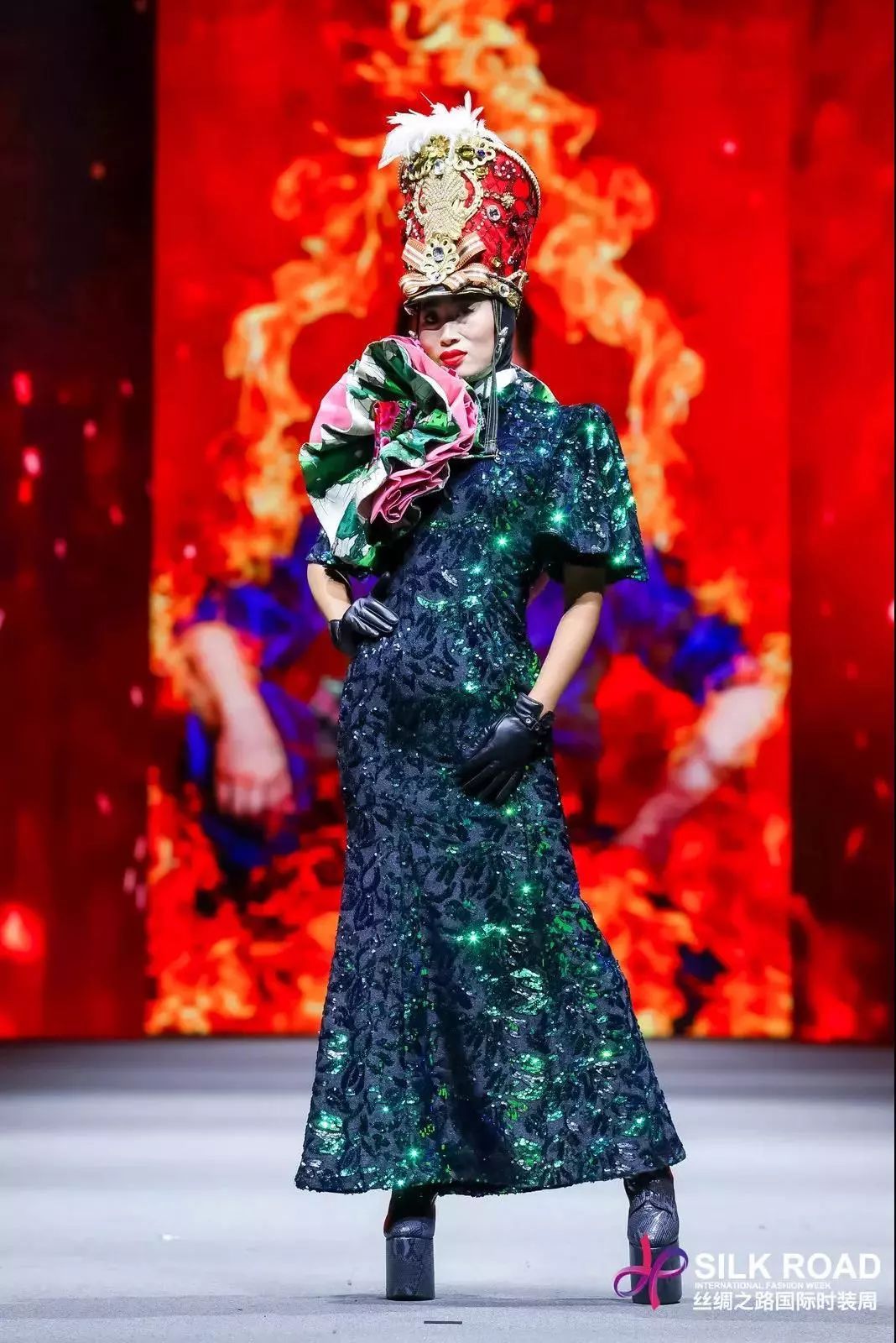 胡社光丝路澳门开启丝绸之路国际时装周大秀