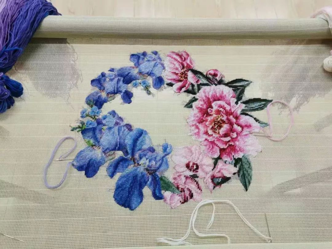 现场,国家级非物质文化遗产代表性项目——上海绒绣的代表性传承人