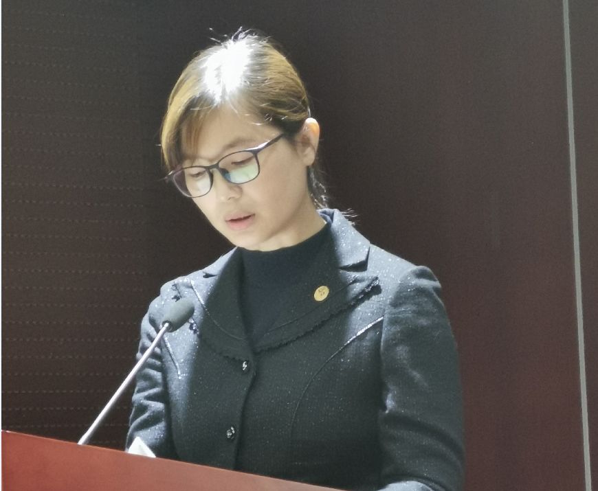 共享中心总经理助理刘丽军主持会议,并简要传达了总公司近期相关重点