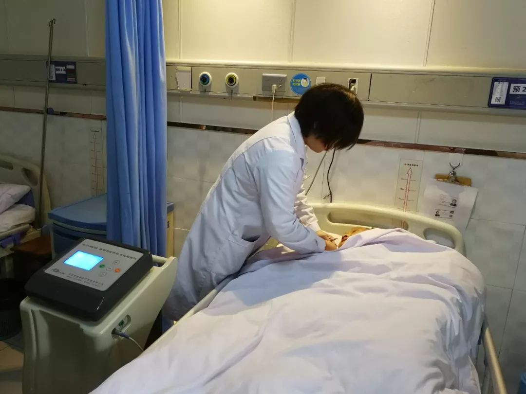 新鲜!康达医院康复训练到病床 赢得一片赞扬声