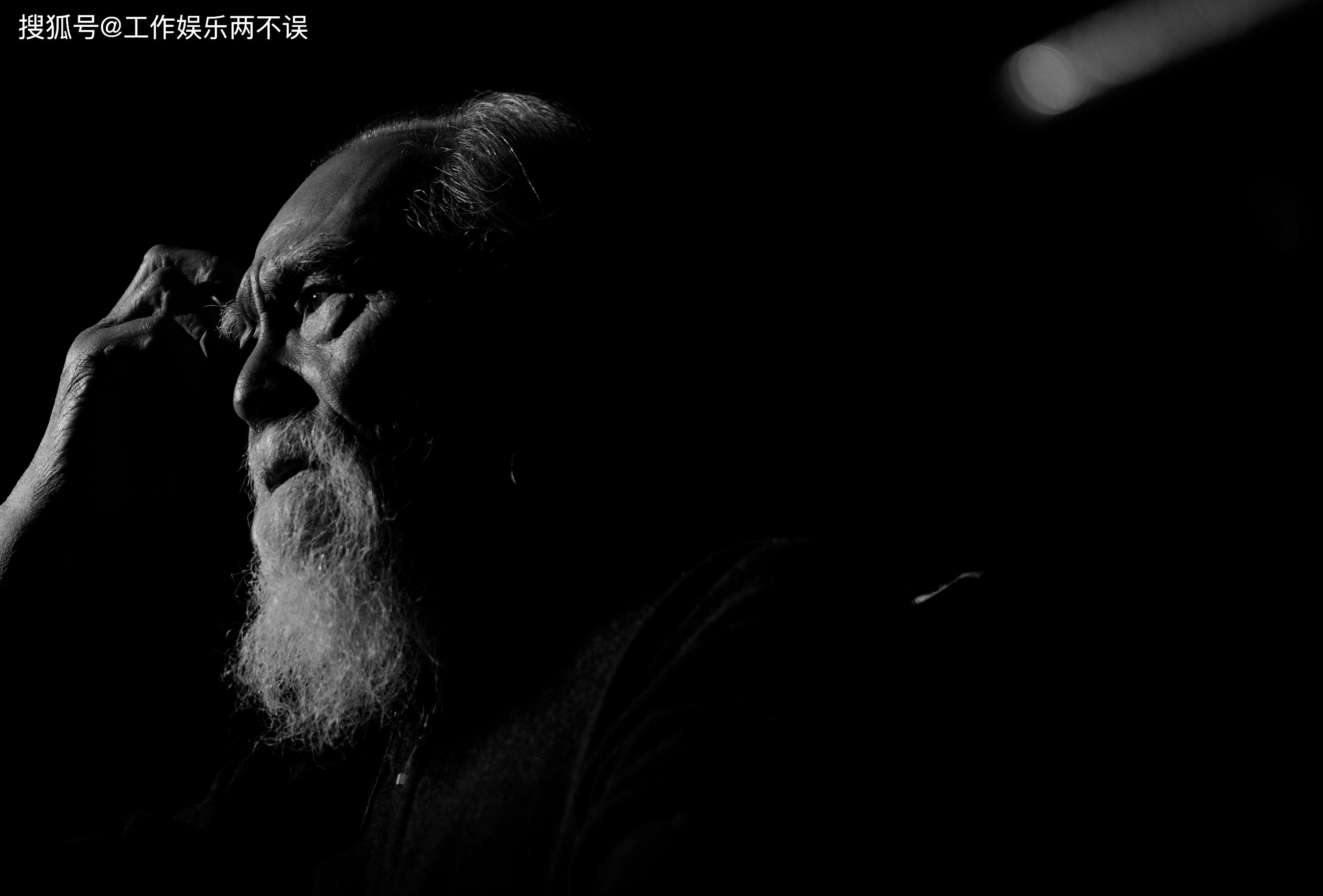 原创他是一位人体艺术师是中国最帅老头83岁身体十分的硬朗王德顺