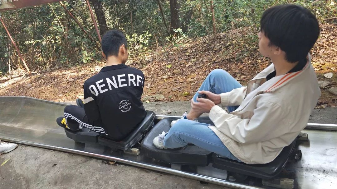 累并快乐着乐此不疲北大青鸟长沙实力a2202班商贸1班岳麓山之行