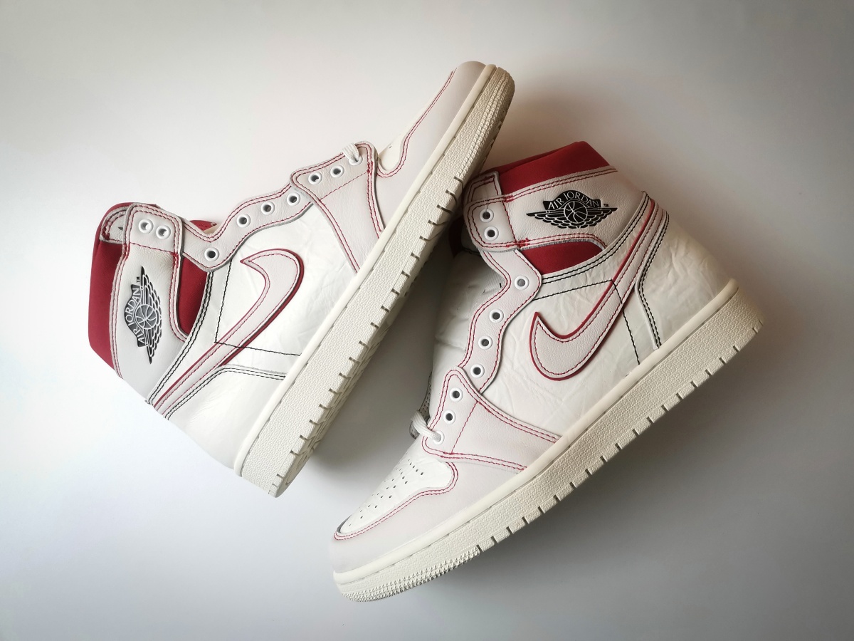 自带热度的aj1兔八哥真假对比_正品