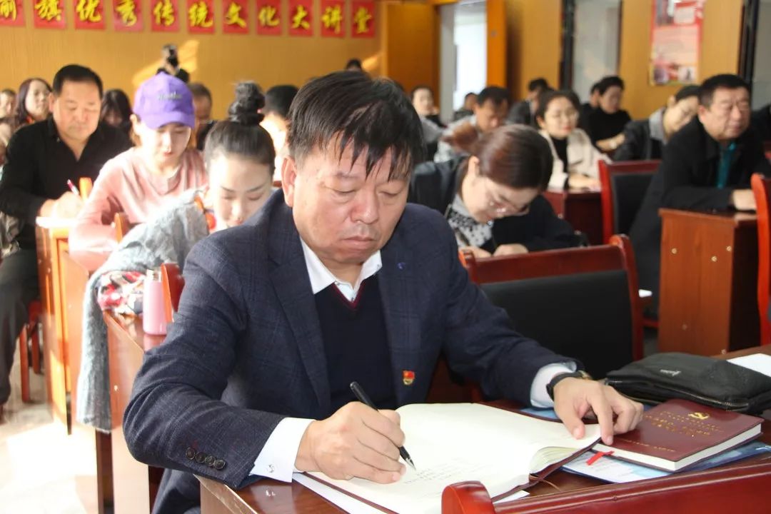 乌拉特前旗旗委常委,宣传部长王文达为全旗宣传文化系统讲专题党课