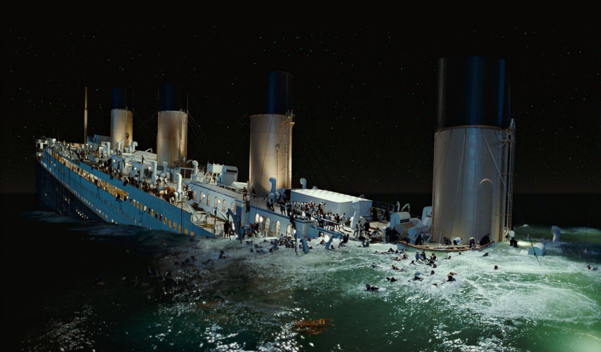泰坦尼克号沉船剧照图片