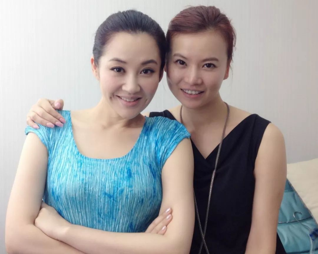 50岁至今无人敢娶迷倒姜文冯小刚让她美了20年的到底是谁