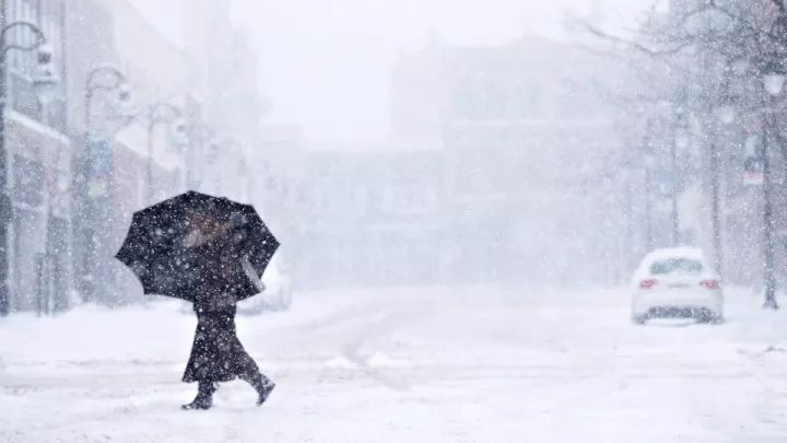 《冬》—— 第三乐章雪地里的游戏小心翼翼地踩着步伐前进深怕一个不