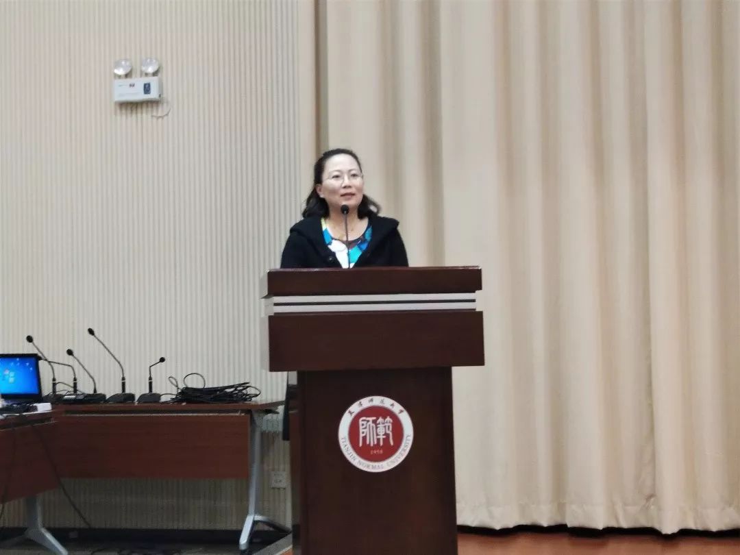 校外育人基地代表,天津市海河中学团委书记段帅帅向我校红色文化育人