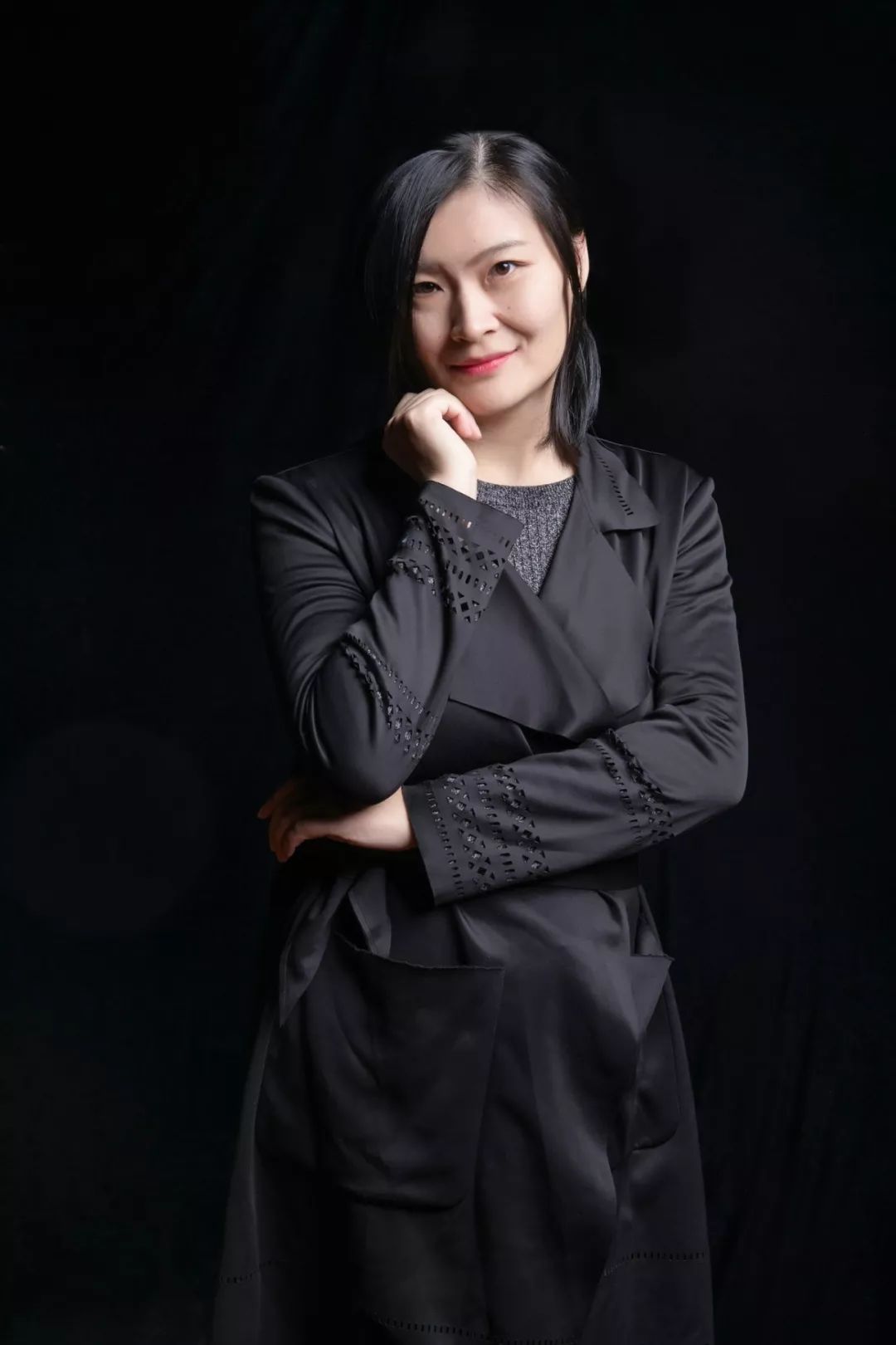 刘娜老师通过一个个鲜活的事例:美国自然保护区的狼群和鹿群关系,"不