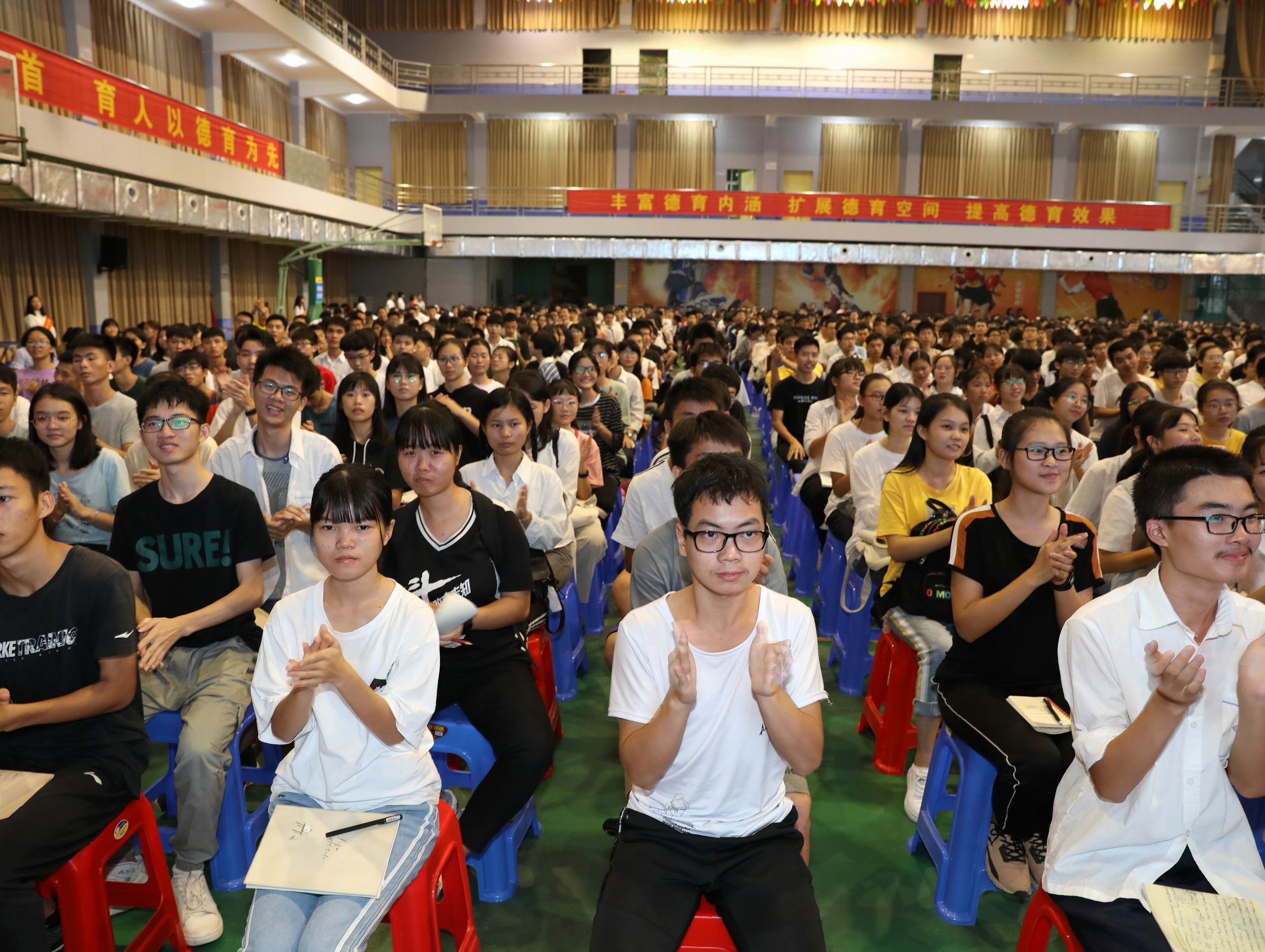 北京實驗學校曾軍良校長應邀參加廉江中學百年校慶為高三師生做高考