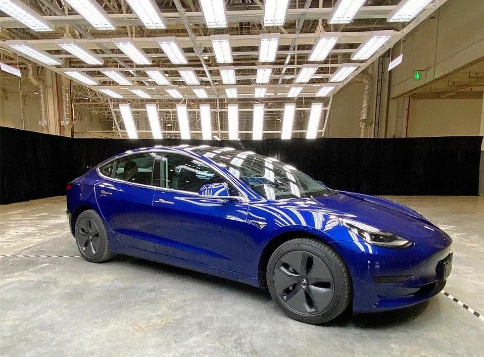 尾标Tesla变中文“特斯拉