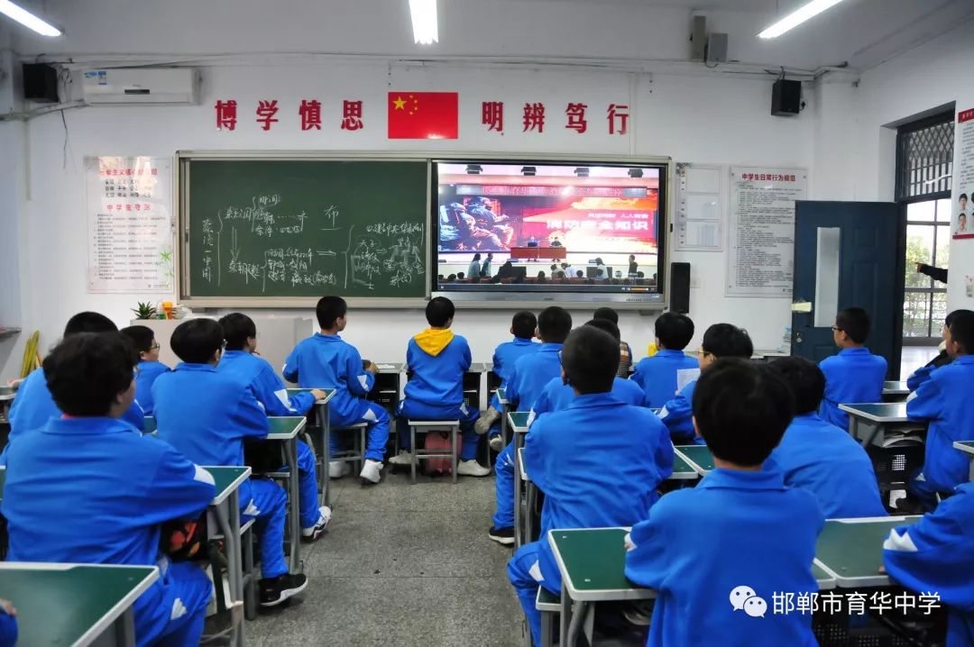 注重消防安全共享平安校园育华中学开展消防安全知识讲座及消防器材