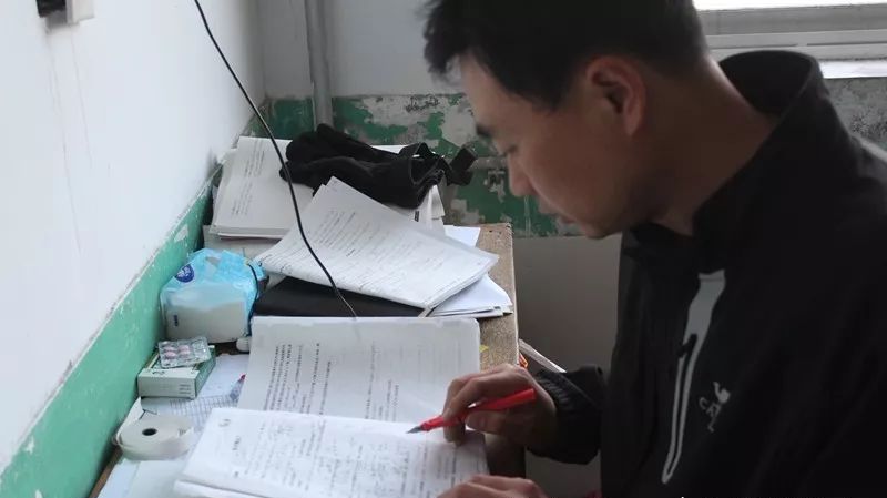 招远二中一班主任的时刻表曝光一天有17个小时在干这些