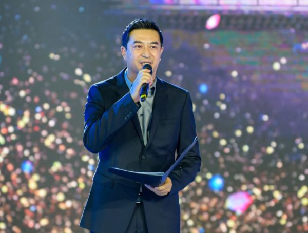 张嘉译又一新剧未播先火主演阵容空前豪华还有中餐厅的她