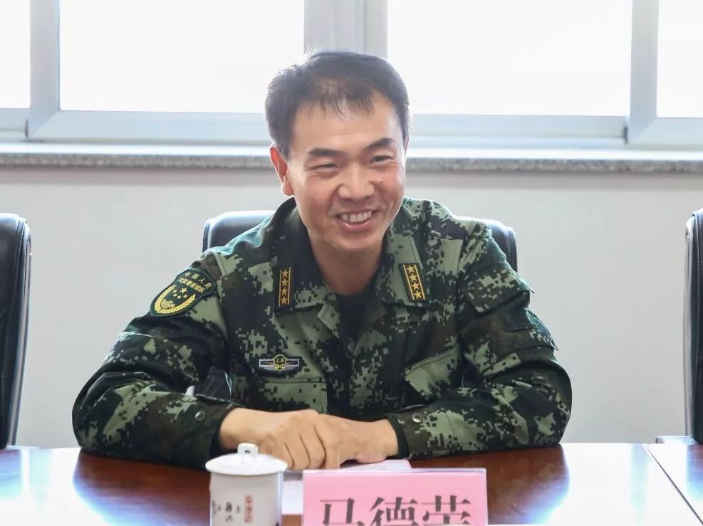 武警上海总队司令员马德荣表示将以扎实的作风和忘我的干劲全力保障第