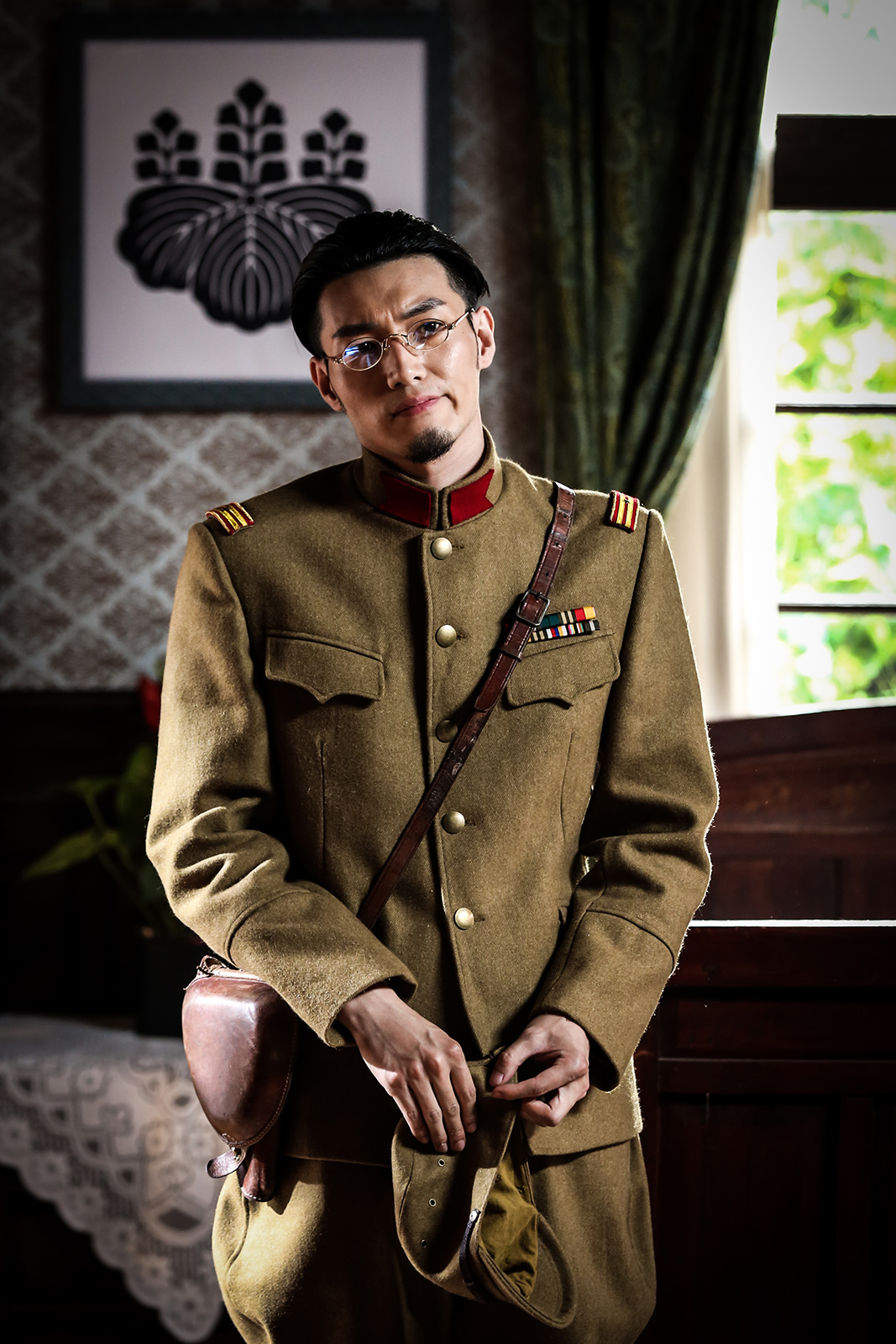 抗战剧铁家伙热播肖阳的手办物件鲁班盒彰显细节上用心