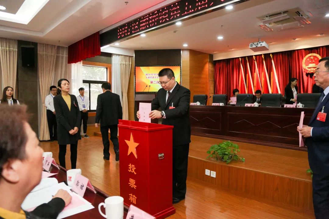 颛桥镇第五届人民代表大会第七次会议胜利召开李小山当选颛桥镇人民