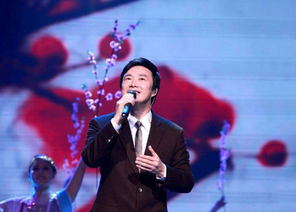 64岁费玉清正式封麦,结束47年演艺生涯,现场气氛伤感哭成一团_演唱会