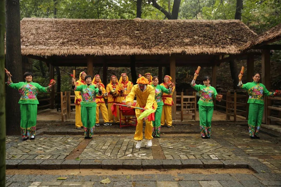 山东兰陵70岁农民大爷组建胡捣鼓乐队乐器竟是如此另类