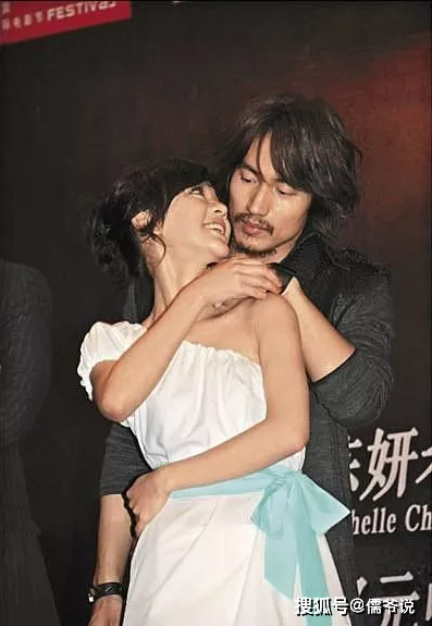 被曝交往47任男友,搂贾静雯老公亲密合照与陌生男人激吻,她被骂心机重