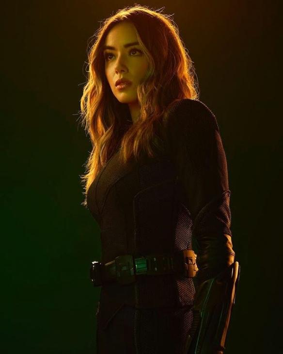 混血女星汪可盈最新时尚美图