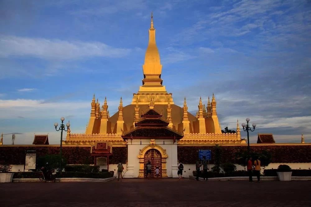 东南亚再添新标杆丨富士精工电梯入驻老挝万象三江国际商贸城