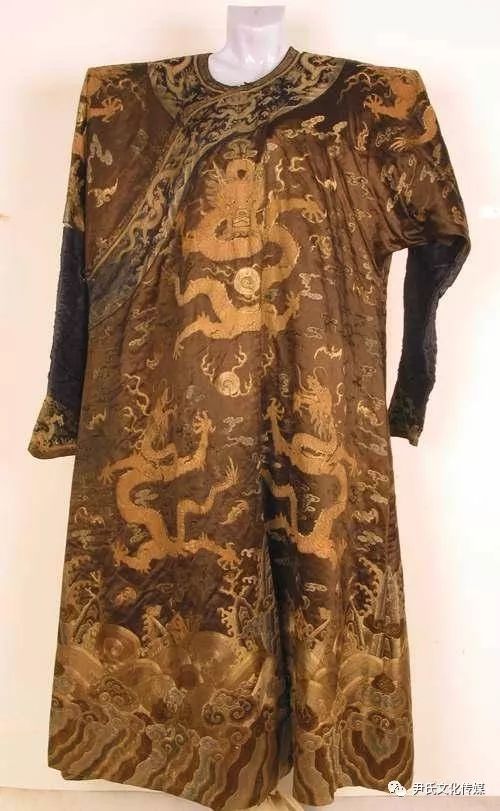 锦州博物馆藏清代名臣尹继善墓中出土御赐龙袍