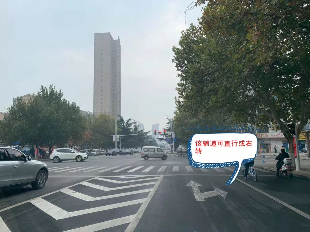 交通线路地面两边白色图片