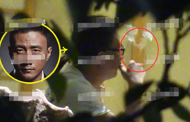 原创胡军餐厅内违法抽烟被拍吞云吐雾动作熟练老婆和儿子没劝阻