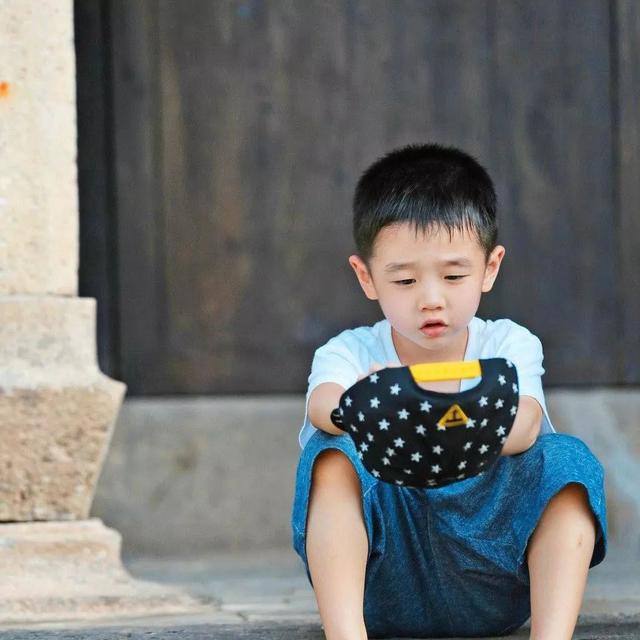 10岁杨阳洋大变样,又黑又瘦黑眼圈浓重,嘴唇越来越厚引担忧