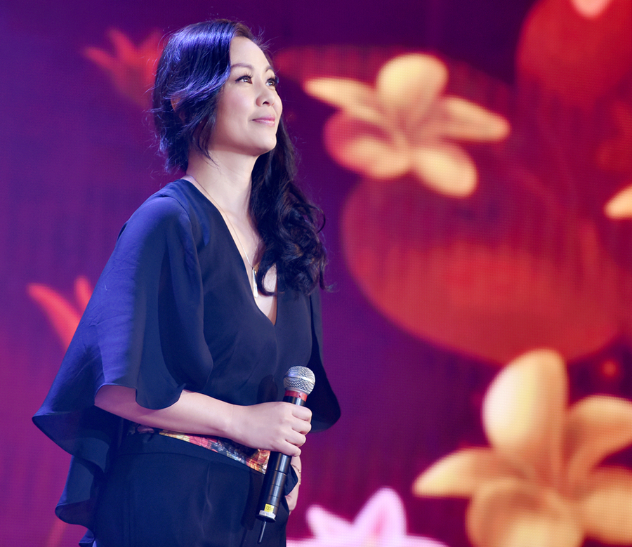 正当两人准备结婚的时候,王馨平的父亲不满意这门婚事.