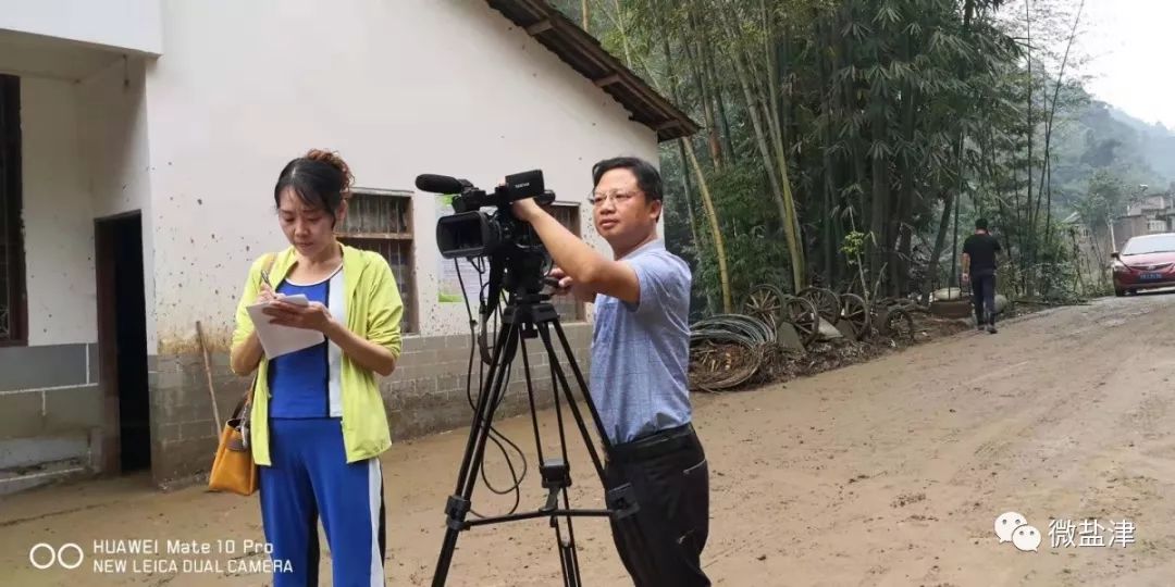 在这个特别的日子点亮小心心送给每一位在路上的新闻同行记者节快乐!