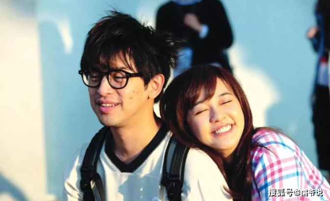 被曝交往47任男友,搂贾静雯老公亲密合照与陌生男人激吻,她被骂心机重