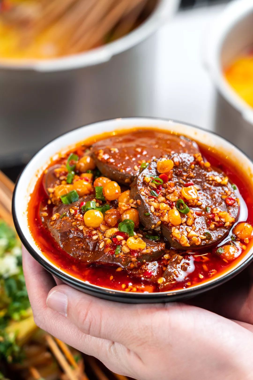 更值得一提的是这里的冒鸭血,但每天的供应有限,全是新鲜的鸭血,正宗