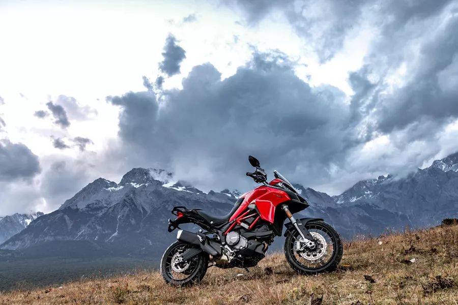 用一辆车看时间流过在丽江体验杜卡迪mts950s老郭机械局