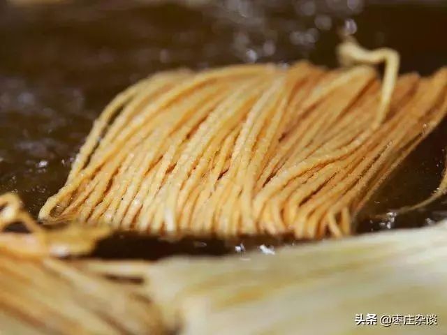 馓子称馓子依旧存在滕州人的记忆里