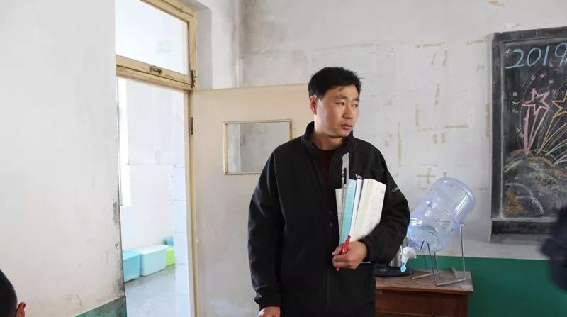 招远二中一班主任的时刻表曝光一天有17个小时在干这些