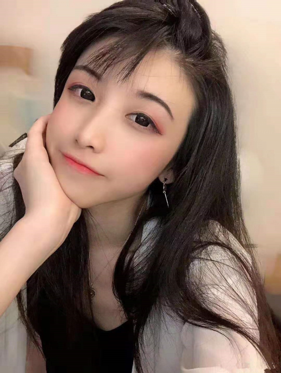 虎牙王者荣耀板块中的米娅,有着两个国服最强英雄的称号,分别是国服