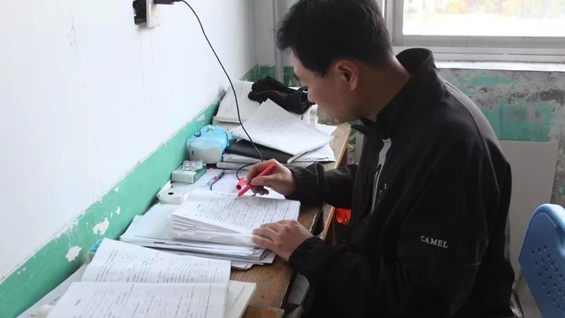 招远二中一班主任的时刻表曝光一天有17个小时在干这些