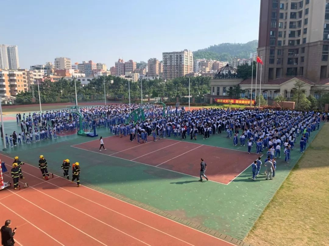 消防记心间平安进校园南湾沙塘布学校应急疏散联合演练